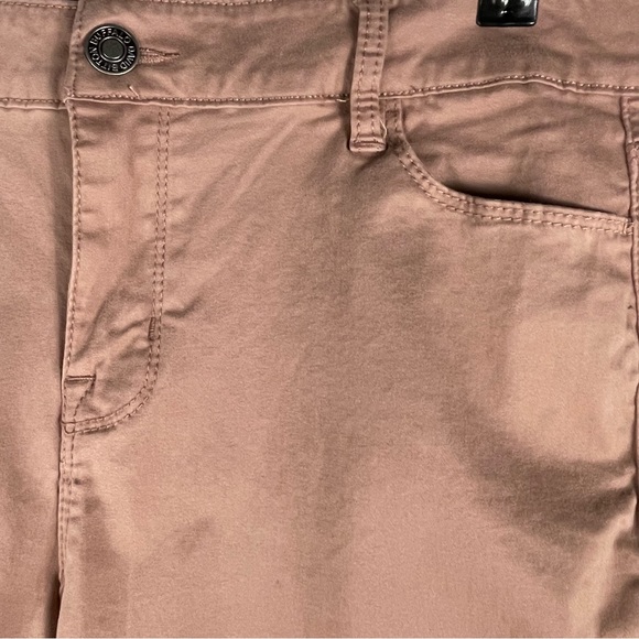 Buffalo David Button Samuella Dusty Rose Mid Rise Bermuda Shorts Size 10 / 30 - Picture 4 of 9